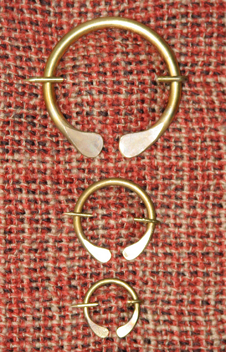 Brooches, Open ring, brass